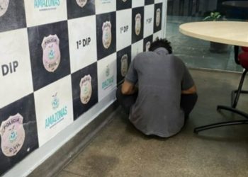 Venezuelano bêbado pega carro, acerta poste e atr0pela pedestre em Manaus