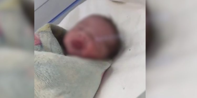 Vídeo mostra bebê jogad0 do barranco pela mãe na maternidade Ana Braga em Manaus 