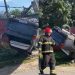 Vídeo: motorista capota, derruba poste e depois foge em Manaus