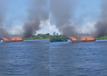 Vídeo: Barco escolar pega fogo em Autazes e estudantes pulam no rio para escapar