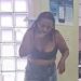 'Vim onde tem': Mulher sem água em casa usa filtro de agência para se lavar; veja o vídeo