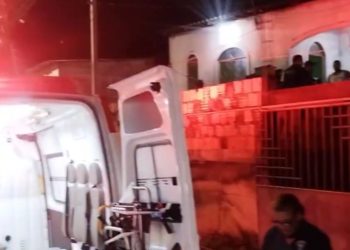 Homem é b4lead0 nos pés e corre ferid0 pela rua em busca de ajuda na zona leste de Manaus