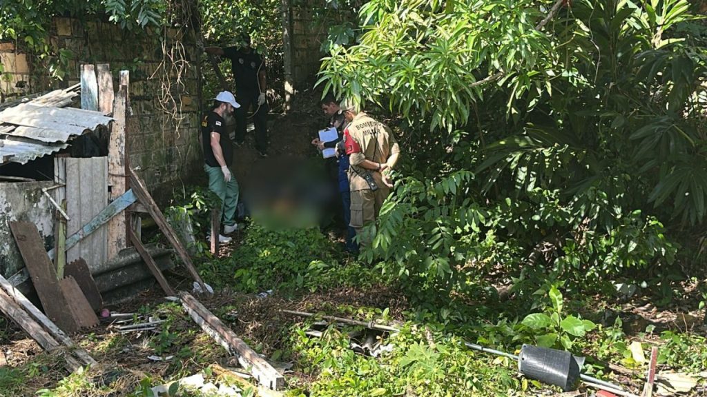 Vídeo: Moradores encontram corpo de homem sem vida em igarapé na zona sul de Manaus