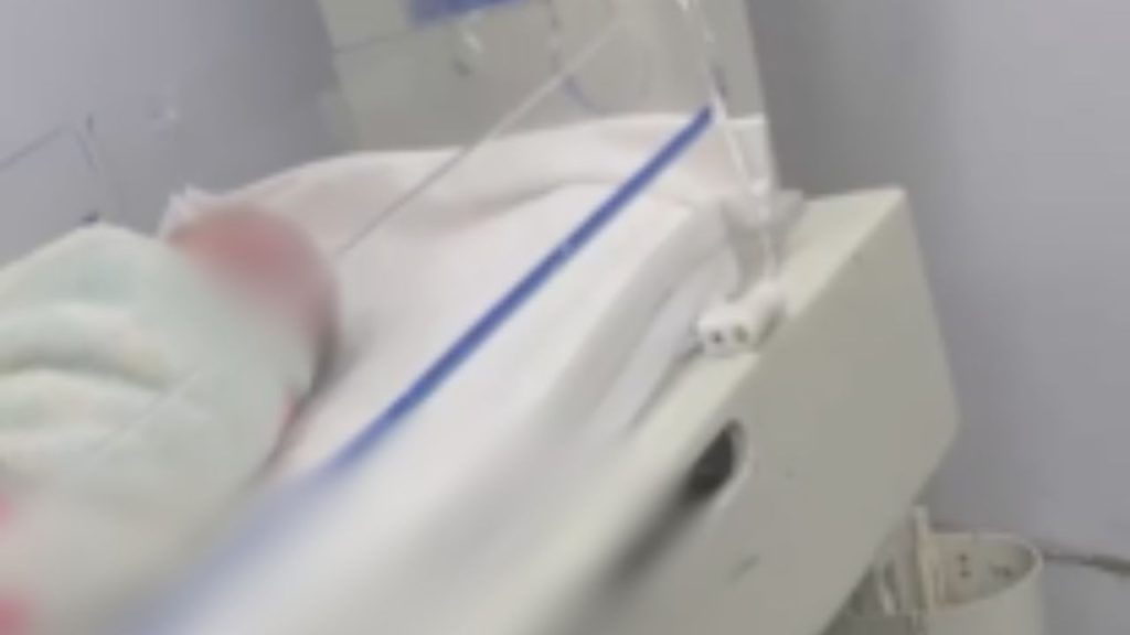 Mãe que lançou bebê pela janela no Mauazinho está presa e vai responder por tentativa de inf4nticídio