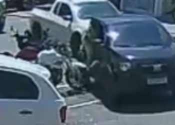 Motorista bate em moto parada no Vieiralves e sai sem prestar qualquer ajuda; veja