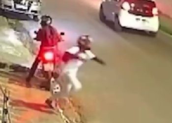 Vídeo mostra momento que ass4ltantes chegam antes de atir4rem em homem na fila de UBS no bairro da Paz