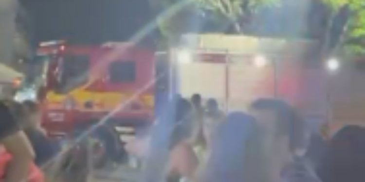 Bombeiros controlam incêndio em restaurante no Largo de São Sebastião; não há feridos