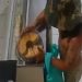 Fome? Vulgo 'Bisteca' é flagrando furtando bolo após invadir padaria durante a madrugada em Manicoré; veja