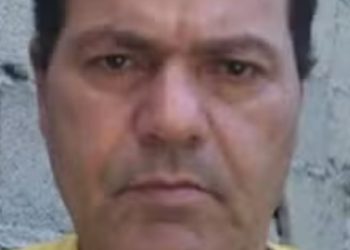 Vídeo: Motoqueiro perde a vida ao ter cabeça arr4nc4da após ser 'fechado' e bater em poste