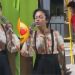 Vida transformada: ‘mulher do pé pôdi’ que sofria humilhações em Manaus aparece cantando em igreja