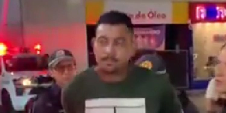 Mulher procura ajuda em delegacia e homem é preso em flagrante ao tentar agr3di-la em Manaus