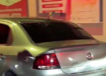 Carro parado há horas com motor ligado chama atenção e mulher é achada m0rt4 no P10