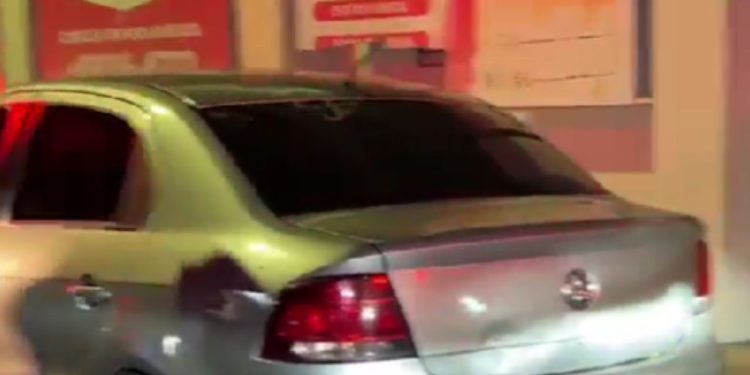 Carro parado há horas com motor ligado chama atenção e mulher é achada m0rt4 no P10