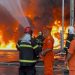 Incêndio em galpões de fábricas já dura quase 20 horas no Distrito Industrial 2