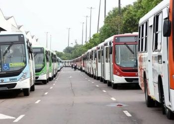 Atrasos salariais levam rodoviários de Manaus a iniciar greve na terça (26)