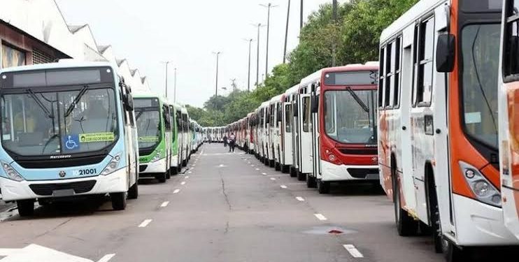 Atrasos salariais levam rodoviários de Manaus a iniciar greve na terça (26)