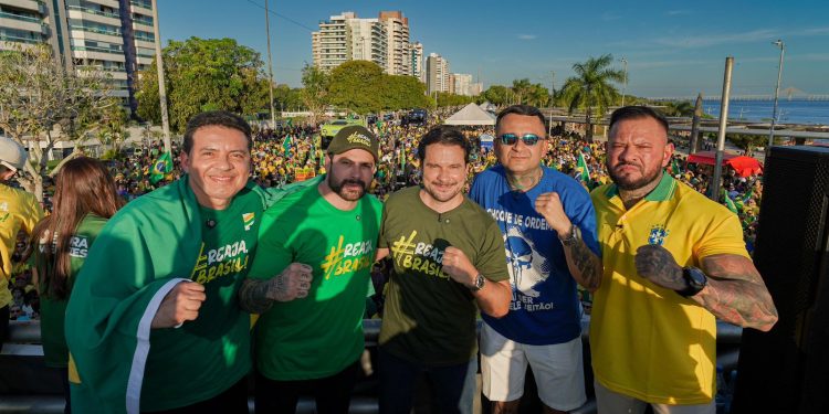 Ato ‘Fora Lula e fora Moraes’ mostra força da direita em Manaus