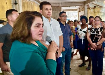Maria do Carmo e Rosses oferecem orientação jurídica a ambulantes vítimas de operação no Centro de Manaus