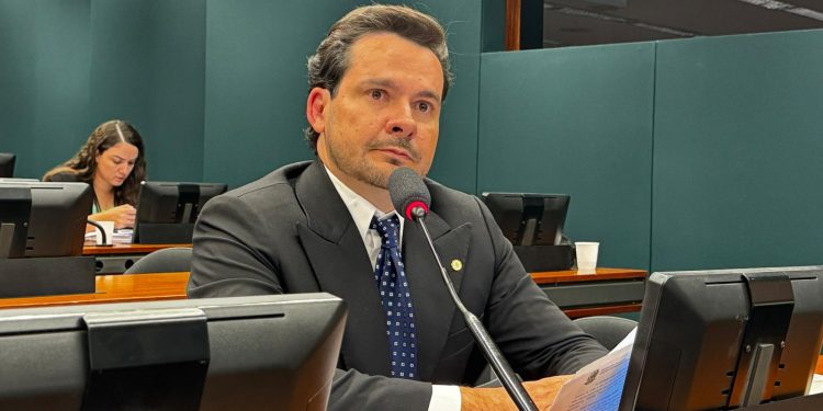 Capitão Alberto Neto exige explicações do Ministro Haddad sobre renúncias fiscais bilionárias à JBS