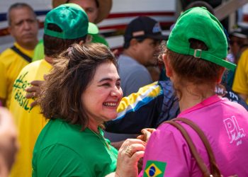 Corrida eleitoral tem Maria do Carmo como única mulher e liderando votos para o Governo do Amazonas