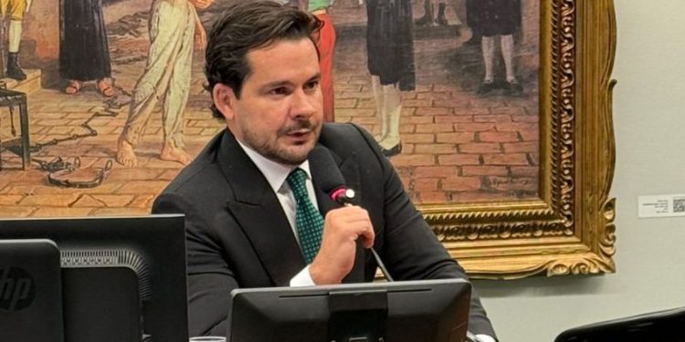 Capitão Alberto Neto é titular na Comissão Especial para analisar projeto que regulamenta trabalho por aplicativo