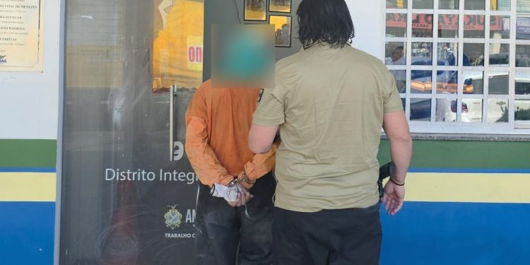 Em Manaus, mãe chega em casa e vê a filha de 13 anos am0rdaçad@ e sendo e$tuprad@