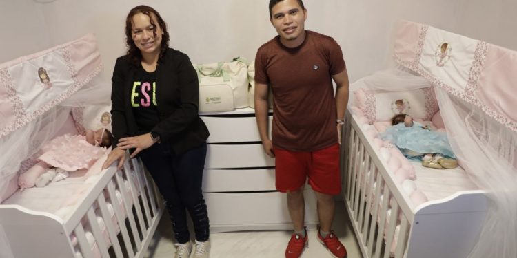 Gêmeas siamesas que nasceram no Amazonas e passaram por cirurgia de separação em Goiás retornam ao estado