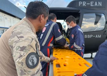 DIOA faz pouso na beira da estrada e resgata PM após ac1dente na BR-319