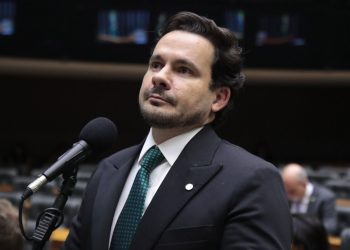 Capitão Alberto Neto Cobra Ministérios da Saúde e da Justiça Sobre Fraude de Quase R$ 40 Milhões no Programa Farmácia Popular