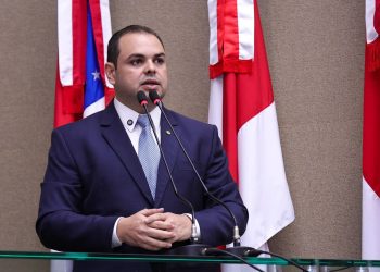 Presidente Roberto Cidade propõe política estadual para reduzir uso de plásticos nas escolas do Amazonas