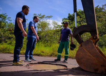 Presidente Roberto Cidade vistoria obras de recuperação da Estrada de Balbina, em Presidente Figueiredo