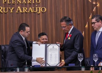 Presidente Roberto Cidade destaca contribuições do ministro Mauro Campbell e do juiz Lizandro Garcia para o Judiciário brasileiro, durante outorga da Medalha Ruy Araújo