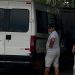 Abelhas entram dentro de ônibus escolar e deixam alunos entre 10 e 12 anos ferid0s
