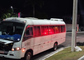 Homem m0rr3 voltando para casa ao c0lidir de frente com micro-ônibus em Manaus