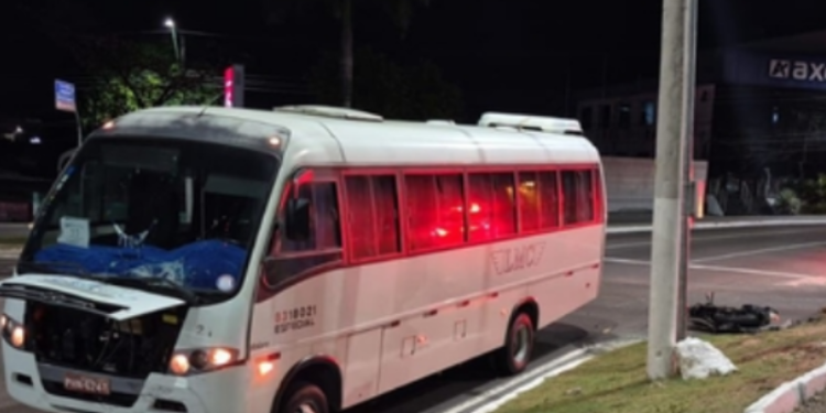 Homem m0rr3 voltando para casa ao c0lidir de frente com micro-ônibus em Manaus