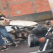 Vídeo: Ac1dent3 entre moto e carro deixa dois jovens f3rid0s na Zona Leste de Manaus