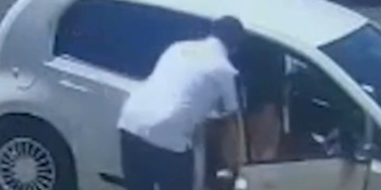 Vídeo: Pai é pr3s0 ao ser flagrado dando ‘c0rretiv0’ com chut3s e s0c0s no filho de 12 anos