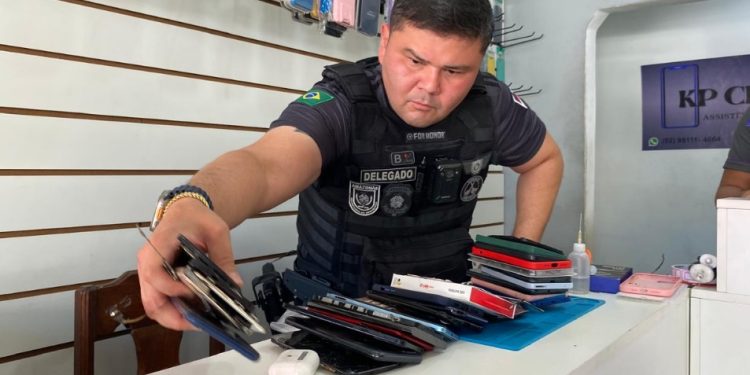 Dono de assistência técnica é pres0 em Manaus com 20 celulares r0ubados 