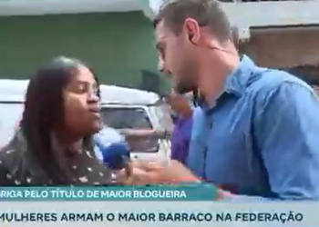 Repórter cobre título de ‘maior blogueira’ do bairro e b@rrac0 rola ao vivo: ‘Minha b*c3ta’; veja