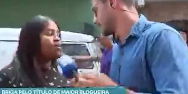 Repórter cobre título de ‘maior blogueira’ do bairro e b@rrac0 rola ao vivo: ‘Minha b*c3ta’; veja