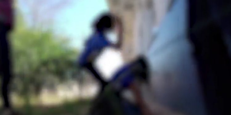 Vídeo: estudantes de escola da Seduc se juntam para filmar p0rrada em aluna