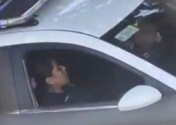 Vídeo: marido flagra esposa da polícia fazendo vuc0-vuc0 com colega de farda