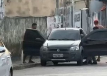 Tar@dã0 roda na p0rrada ao parar carro para fazer sal1ênc1a e convidar mulher na rua em Manaus