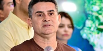 Buracos, desperdícios e farras levam David Almeida a 57% de rejeição, o político mais desaprovado do Amazonas