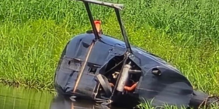 Helicóptero com dr0gas é encontrado submerso em lago do Amazonas e sem o piloto