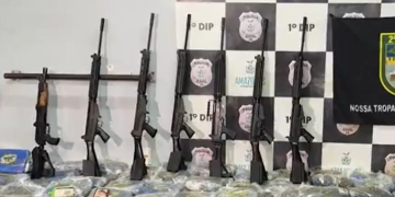 Homem é pr3s0 com sete fuz1s e meio kg de mac0nha no bairro Educandos