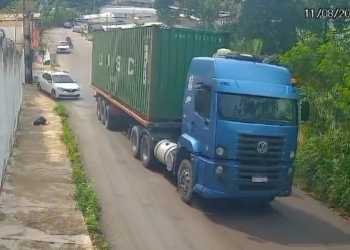Vídeo: Câmera mostra momento em que carreta desce descontrolada em ladeira em Manaus
