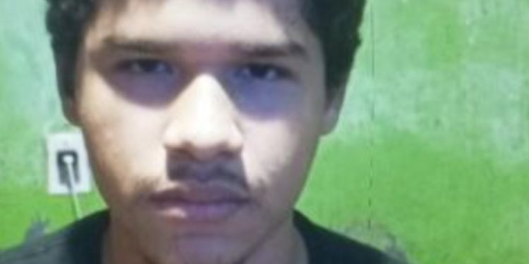 Menino de 15 anos sai para ir a escola e não volta mais para casa em Manaus
