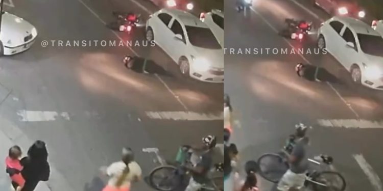 Vídeo: motoqueiro atinge carro parado em Manaus e “voa” por cima do veículo
