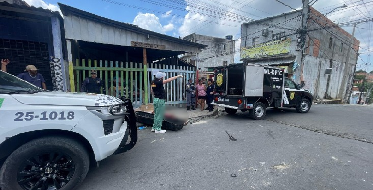Veja: Homem é encontrado m0rt0 no meio de via no bairro Cidade de Deus
